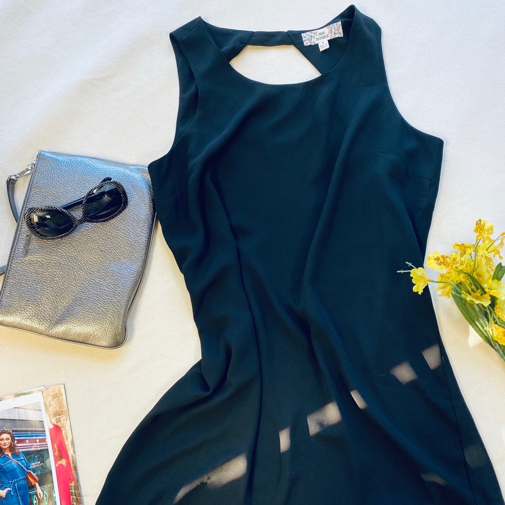Sleeveless black dress